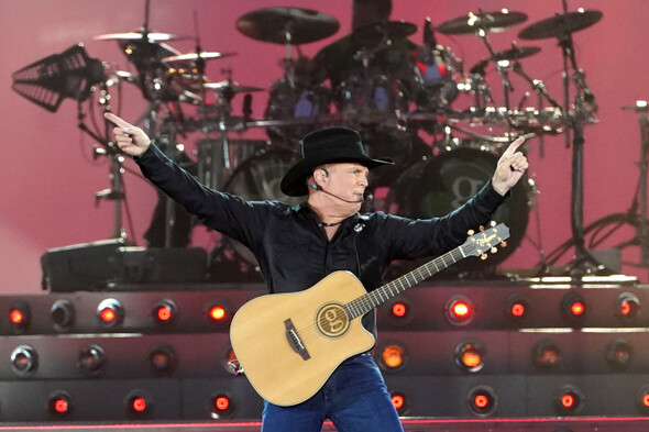 Heading to see Garth Brooks? Here's everything you need to know for his remaining shows - Vimarsana News