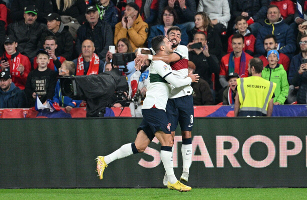 Portugal supera os tchecos com o zagueiro do Man United empatado · The42