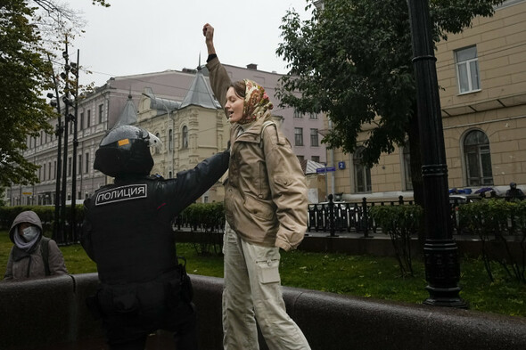 Russian police disperse protests against army mobilisation in Russia - Vimarsana News