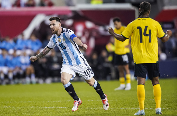 Messi anota el gol 90 y Argentina extiende la racha invicta de Italia a dos juegos