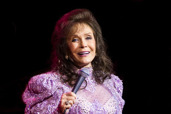 Country music pioneer Loretta Lynn dies aged 90 - Vimarsana News