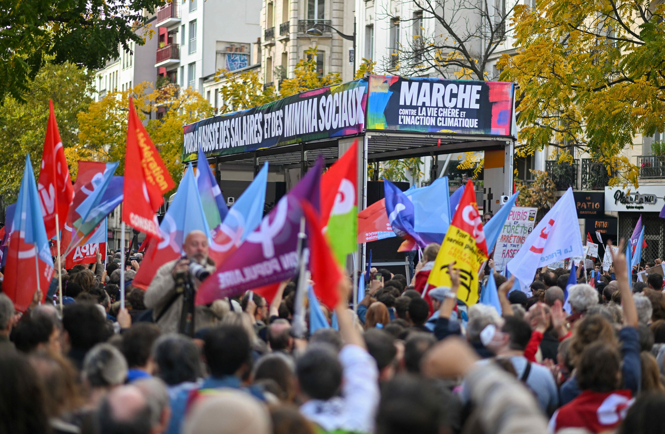Protesters march in Paris to demonstrate against cost-of-living crisis - Vimarsana News