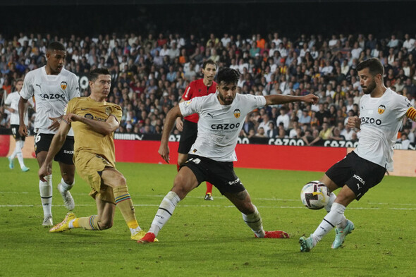 Lewandowski scores 93rd minute winner for Barca at Valencia - Vimarsana News