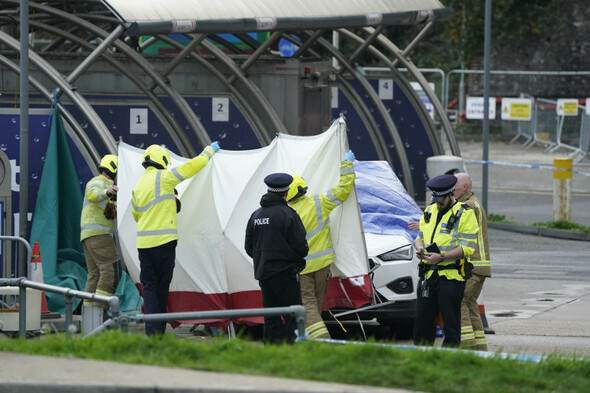 UK police: 'Extreme right wing motivation behind firebomb attack' on immigration centre - Vimarsana News