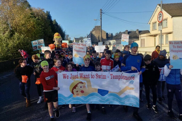 Templemore locals protest outside Garda college calling for access to swimming pool - Vimarsana News
