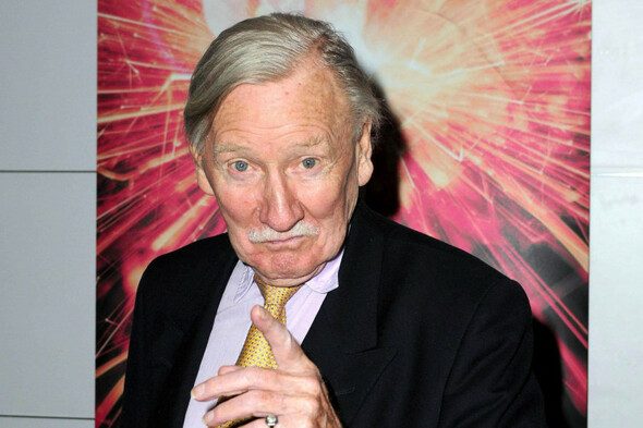 British actor Leslie Phillips, star of Carry On and Harry Potter films, dies aged 98 - Vimarsana News