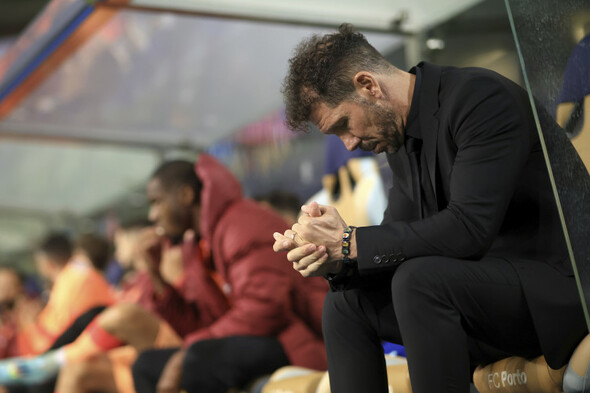 Atletico lose yet again, Mourinho slams 'unprofessional' player after Roma draw - Vimarsana News
