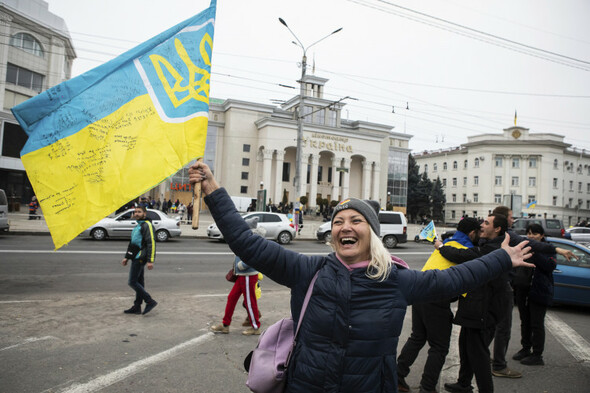 'We are Ukraine': Locals celebrate Russian retreat from Kherson - Vimarsana News