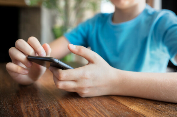 Just over half of nine-year-olds own a phone, up 10% on ten years ago - Vimarsana News