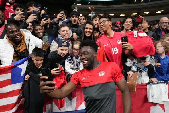 'Fear Nothing': Alphonso Davies, and Canada's changing relationship with football - Vimarsana News