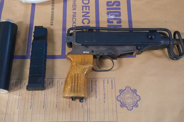 Submachine gun, silencer and ammunition seized by gardaí in Finglas - Vimarsana News