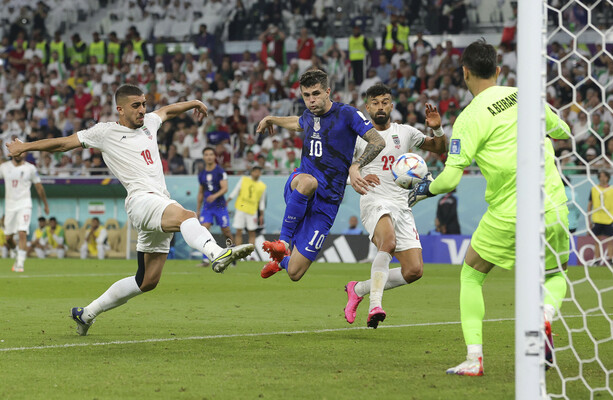 Le but de Pulisic en première mi-temps mène les États-Unis et met fin à l’extraordinaire Coupe du monde pour l’Iran