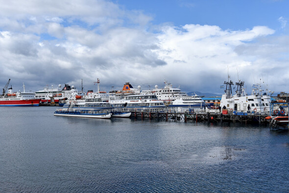 One person killed after 'rogue wave' hits Antarctic cruise ship during storm - Vimarsana News