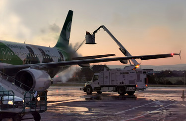 Cold weather severely disrupts Dublin Airport as 143 flights cancelled