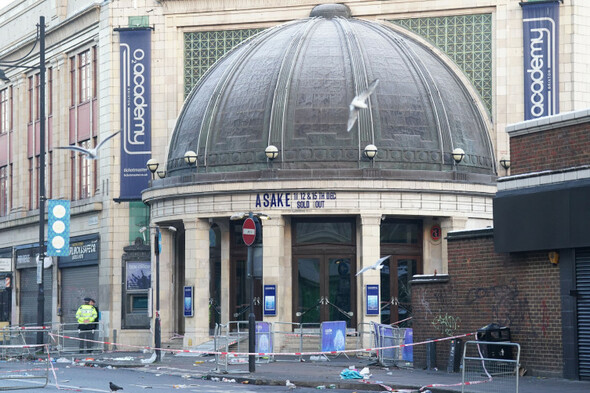 Four people critical after suspected crowd crush at Brixton O2 Academy in London - Vimarsana News