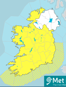 Status yellow fog and ice warning issued for the entire country