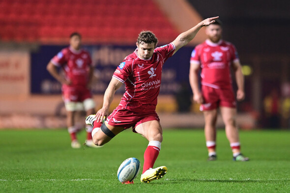 Ospreys strike late to see off Cardiff and Scarlets bag four tries in win over Dragons - Vimarsana News