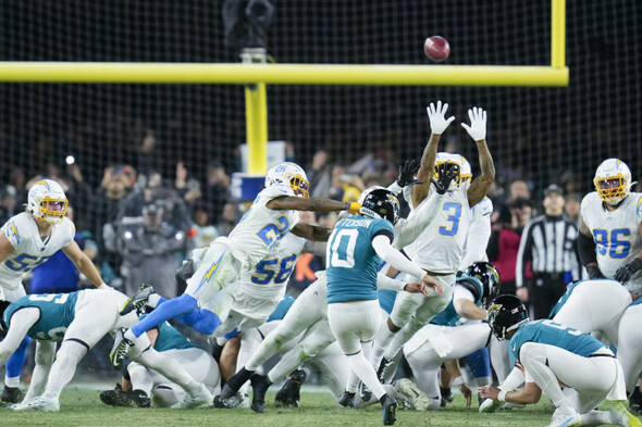 Jaguars win after rallying from 27 points down as 49ers crush Seahawks - Vimarsana News