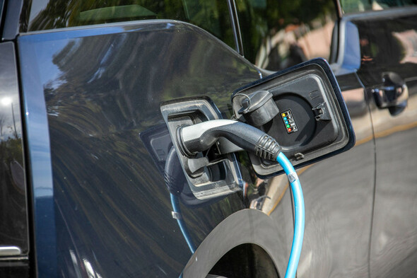 High-powered EV chargers to be installed every 60km along all main roads under new Govt plan - Vimarsana News