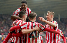 Sunderland close in on play-off places with victory over 10-man Middlesbrough