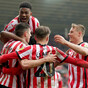 Sunderland close in on play-off places with victory over 10-man Middlesbrough