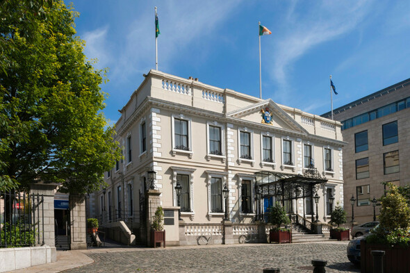 Mansion House security review to take place after Lord Mayor concerned for safety during protest - Vimarsana News
