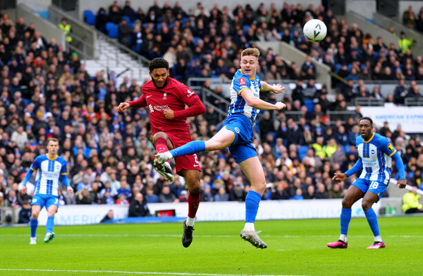 Evan Ferguson évite les dommages aux ligaments du genou, mais les ecchymoses osseuses maintiennent Brighton sur les nerfs