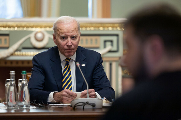 Larry Donnelly: One year on, Biden walks a tightrope on Ukraine - Vimarsana News