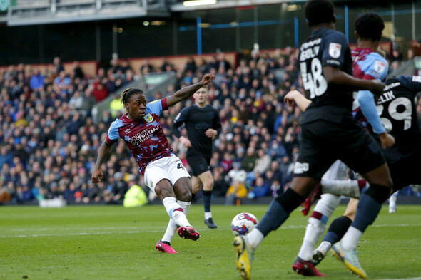Robbie Brady sent off while Michael Obafemi finds the net as Burnley close in on Premier League - Vimarsana News