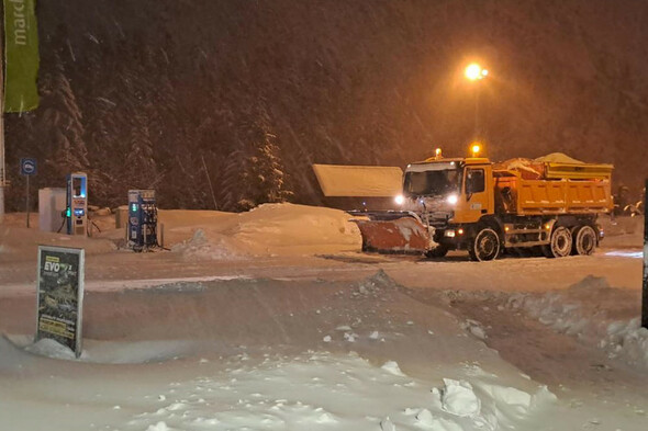 Hundreds blocked on Croatia roads as snowstorm causes chaos - Vimarsana News