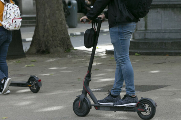 Road safety group calls for speed limit and compulsory helmets for all e-scooter users - Vimarsana News