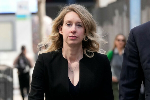 Disgraced Theranos boss Elizabeth Holmes returns to court in bid to avoid prison - Vimarsana News