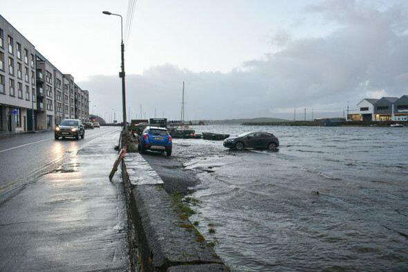 Cork and Waterford councils issue flood warning due to high tides and heavy rain - Vimarsana News