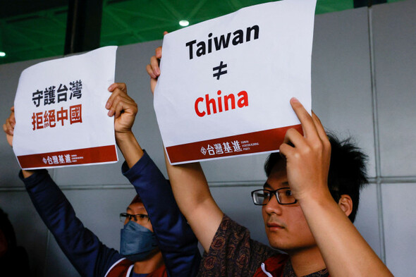 China rehearses 'sealing off' Taiwan as US deploys naval destroyer in South China Sea - Vimarsana News