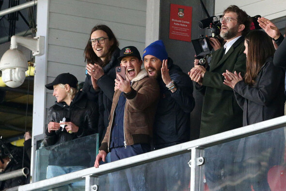 Ex-Man United goalkeeper the hero as Holywood actors celebrate big Wrexham win - Vimarsana News