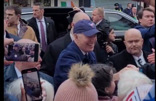 Joe Biden arrive à Carlingford Co Louth après un vol terrestre depuis l’aéroport de Dublin