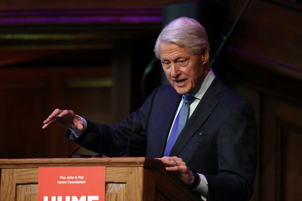 Bill Clinton arrives in Derry's Guildhall to mark 25th anniversary of Good Friday Agreement - Vimarsana News