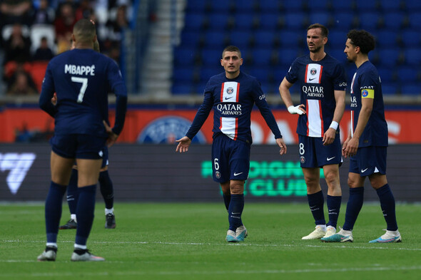 PSG slump to defeat after Hakimi red card, Bayern move top of Bundesliga - Vimarsana News