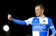 Glenn Whelan gets standing ovation as he leaves field as a player for the last time