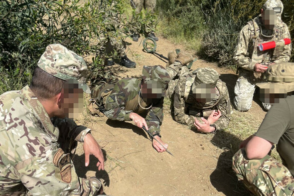 Irish troops complete first bomb disposal course for Ukrainian soldiers - Vimarsana News