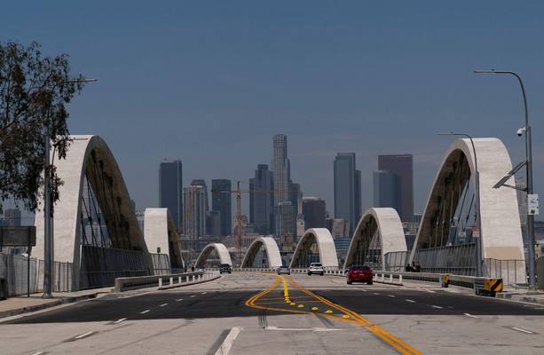 17-year-old boy falls to his death while climbing Los Angeles bridge ...