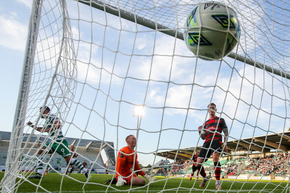 10-man Rovers see off Dundalk to go top of the league - Vimarsana News