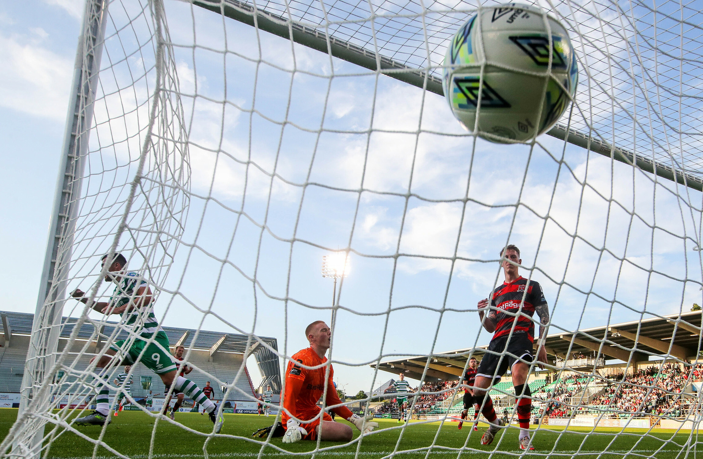 10-man Rovers see off Dundalk to go top of the league - Vimarsana News