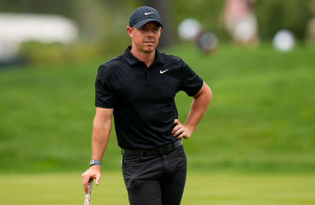 La raquette de McIlroy devient chaude alors qu’il grimpe dans les classements du championnat des voyageurs