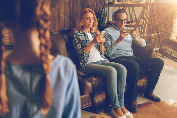 Overuse of smartphones by parents 'can affect infants' - Vimarsana News