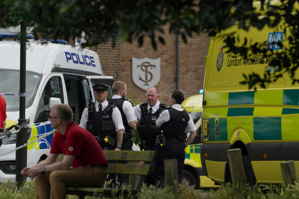 Seven children and two adults injured after car collides with primary school building in London - Vimarsana News