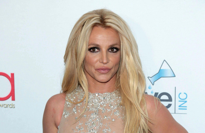 Britney Spears alleges she was hit in the face by security for a French ...