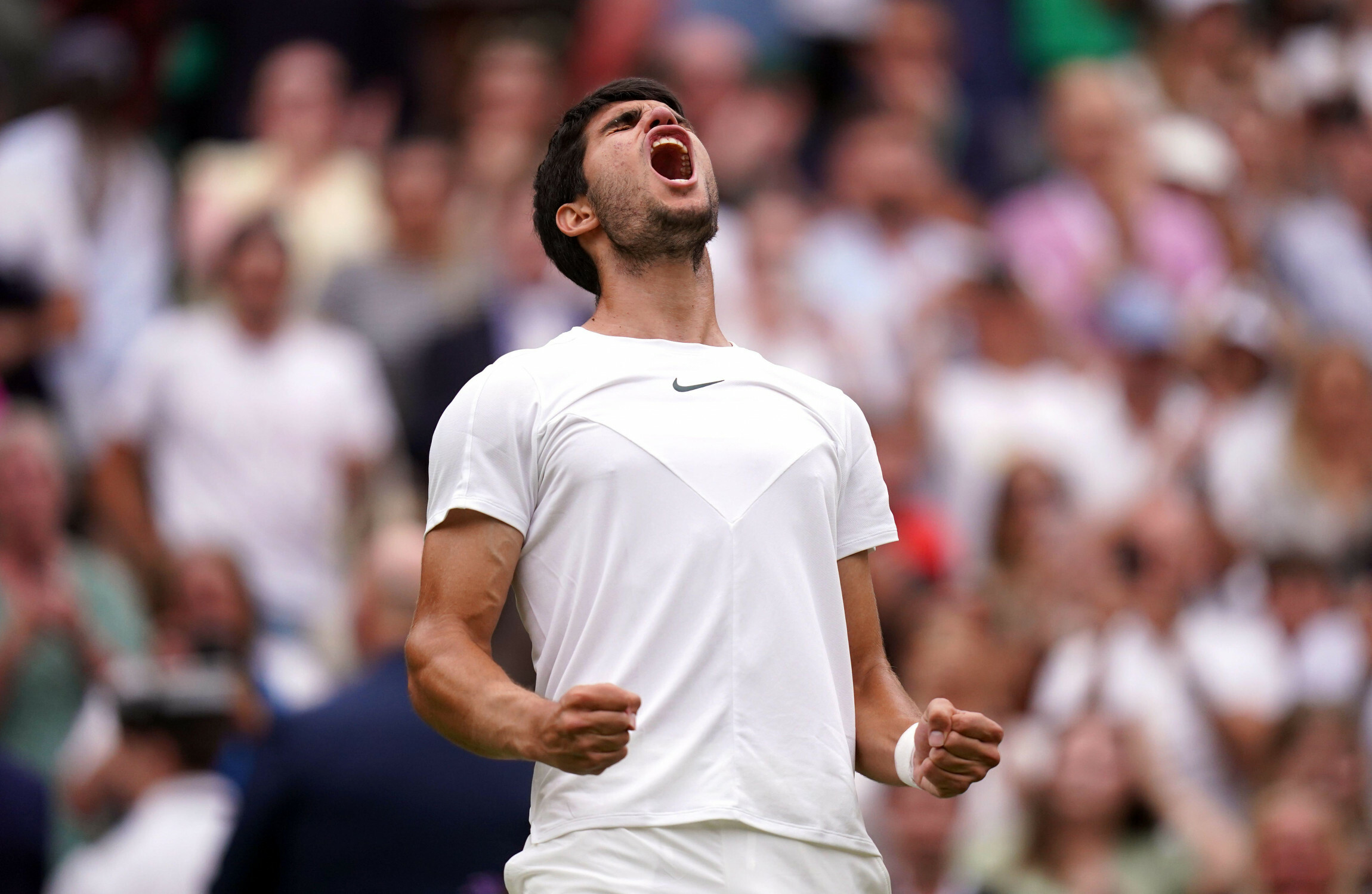 Carlos Alcaraz toughs it out to reach Wimbledon last 16 - Vimarsana News