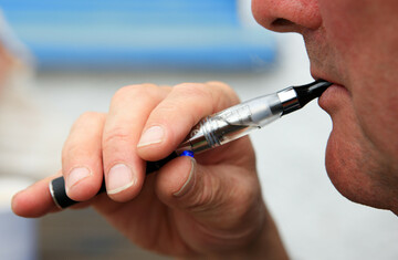 elfbar nachfüll pod läuft aus E-cigarette 'safety' study was written by industry funded scientists,  Lancet warns main image 1