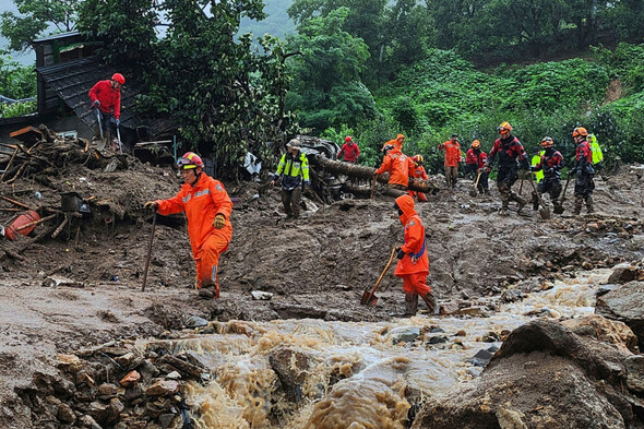 22 people dead, 14 others missing as heavy rain causes flooding and landslides in South Korea - Vimarsana News